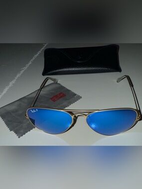 Polarized Ray-Ban Aviator Blue w/ Gold Frame